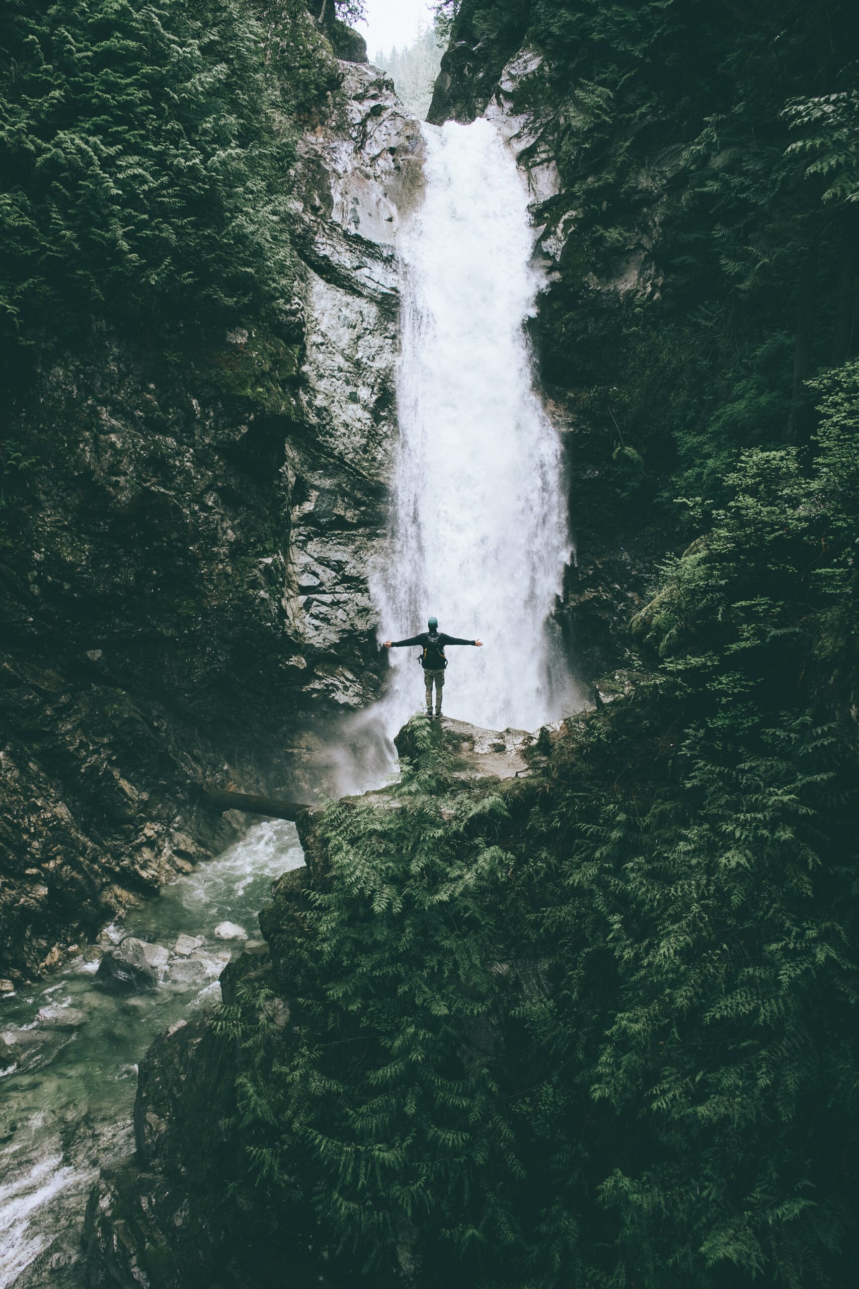 Waterfall-hiker